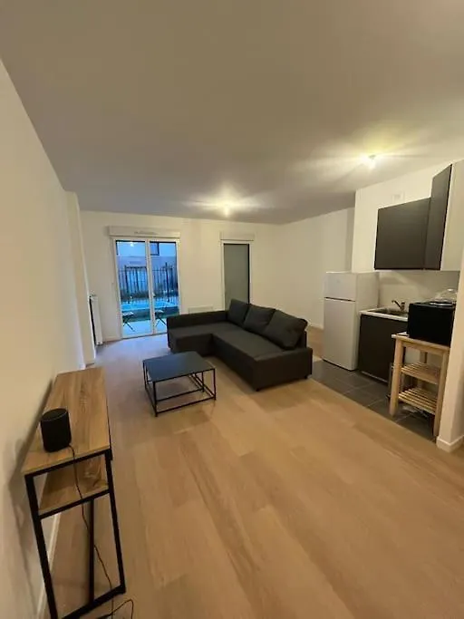 Studio Cozy Pour 4 Avec Terrasse A 20 Minutes De Paris Villejuif