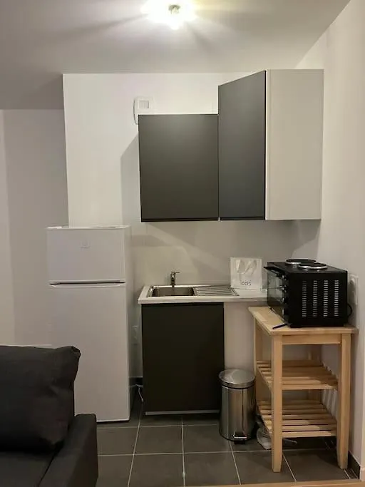 Studio Cozy Pour 4 Avec Terrasse A 20 Minutes De Paris Villejuif France