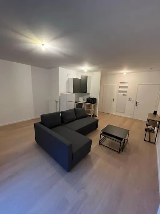 Studio Cozy Pour 4 Avec Terrasse A 20 Minutes De Paris Villejuif 0*,  France