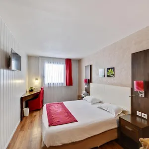 Hotel Paris Pacific: Metro-adjacent Near Orly Airport, Villejuif